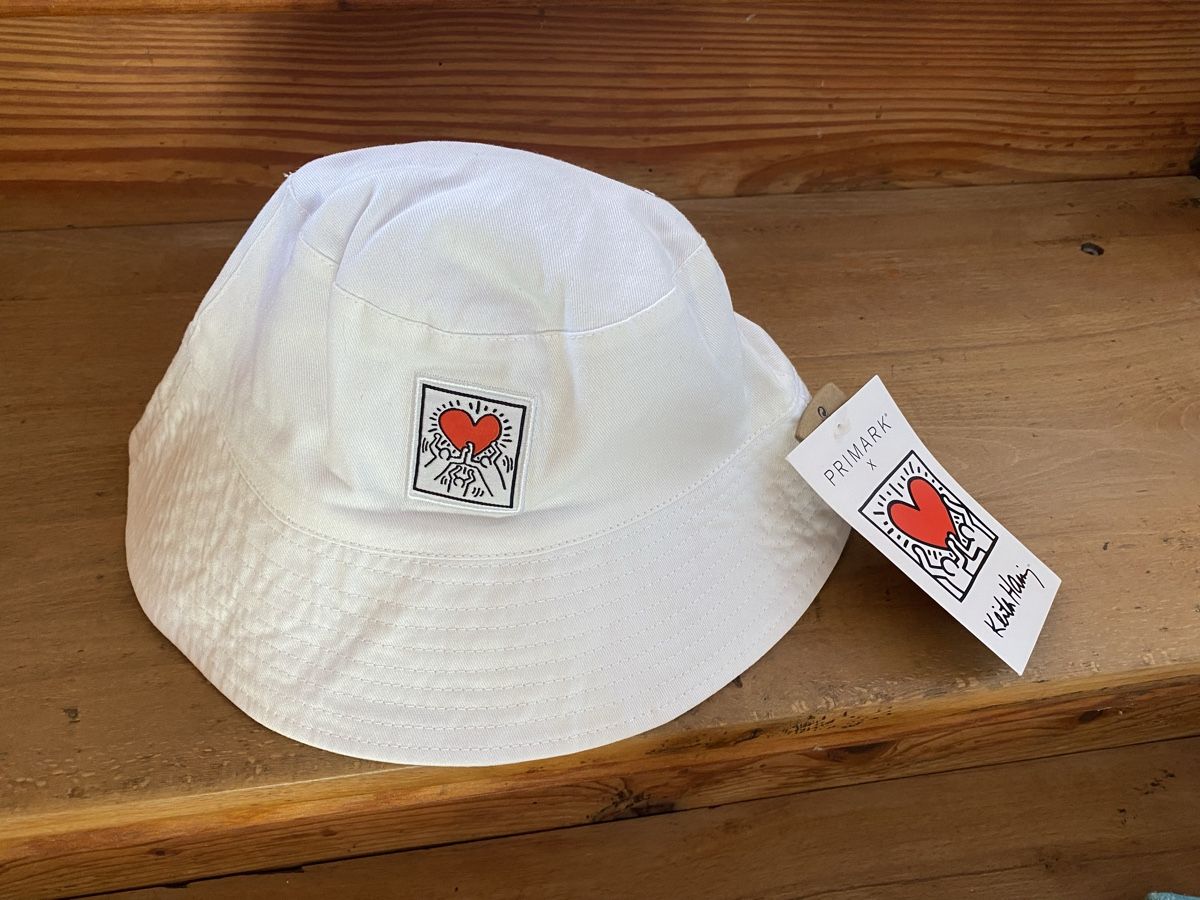 Copricapi, berretti & cappellini: Chapeau neuf Keith Haring – Nuovo e nell'imballaggio originale da Moutier venduto da Happyvidedressing