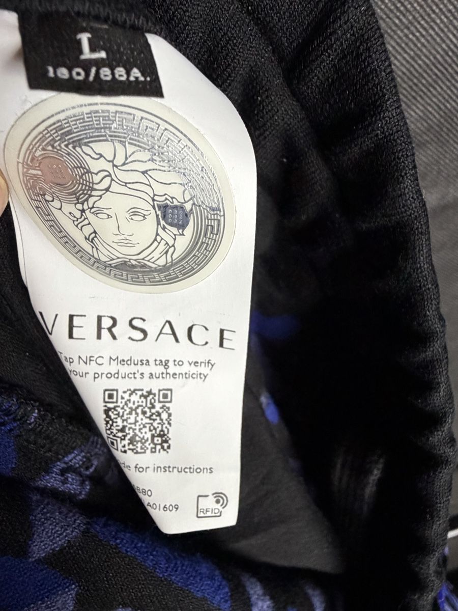 Versace Lotti di vestiti: Versace La Greca Print Chenille Jogging Set Gr. L – Usato da Haag (Rheintal) venduto da BNMC.store 5