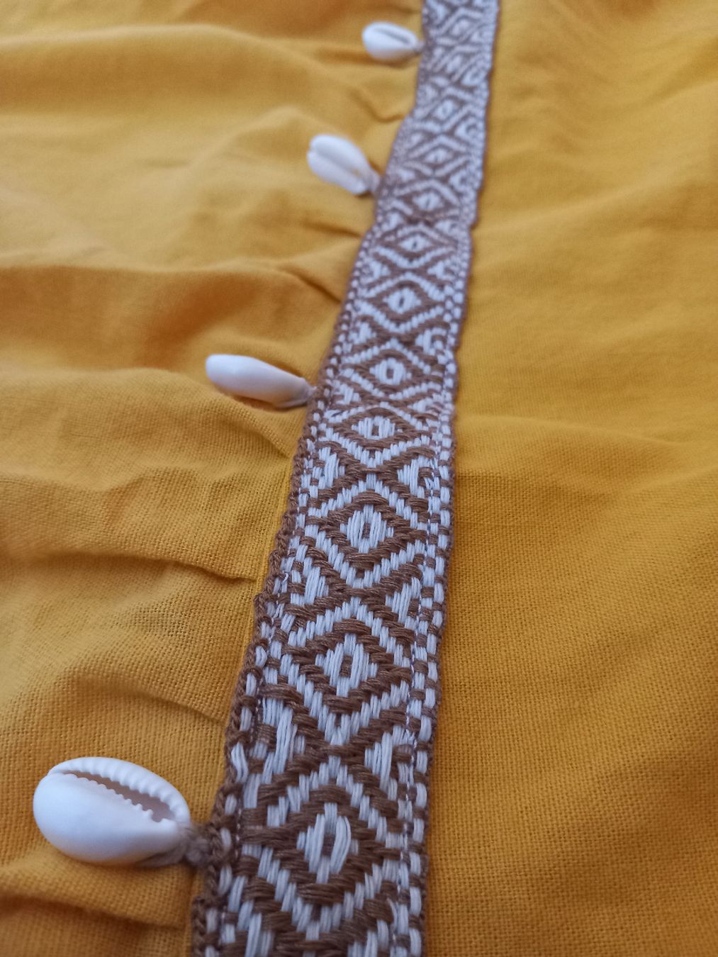 Tops: Débardeur jaune avec coquillages Taille M – Gebraucht aus Faoug von per_kp6r 2