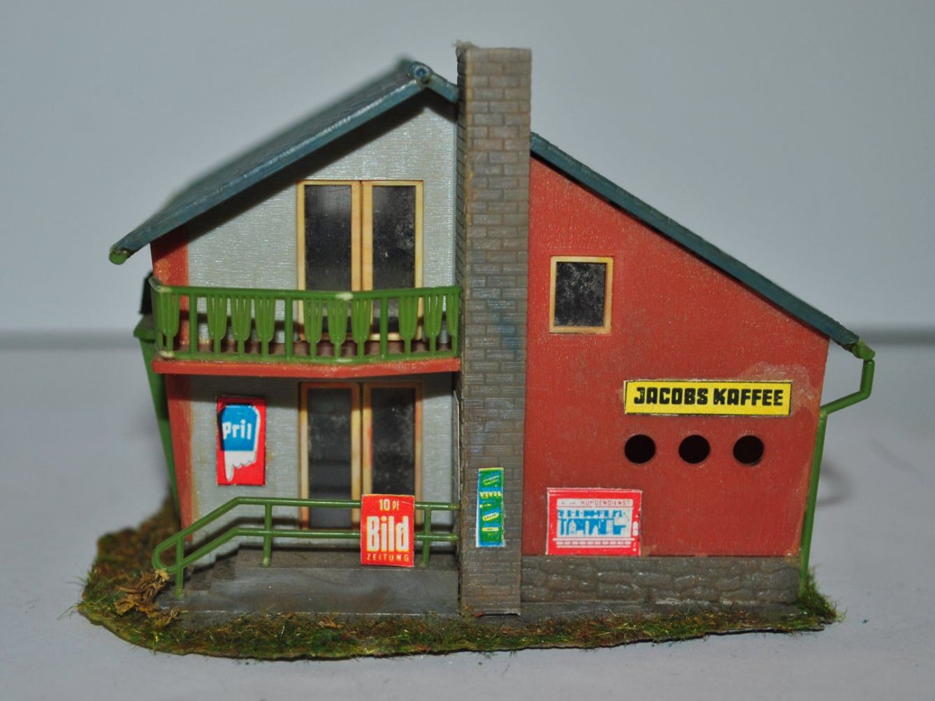 Faller Modelleisenbahnen: Faller Wohnhaus mit Laden 208 (PAH719) – Gebraucht aus Aarwangen von Bahnsupport 3