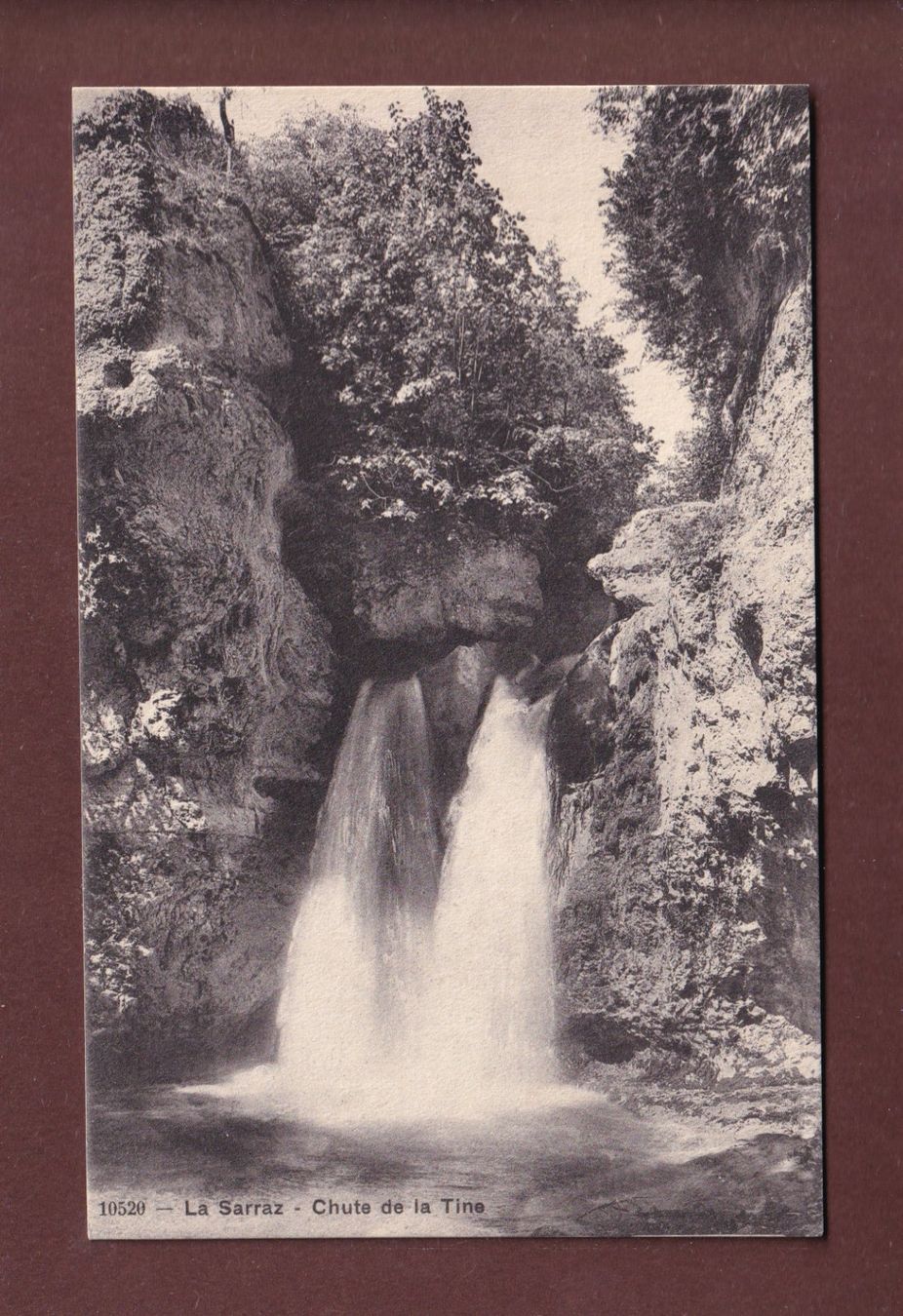 Cartoline postali: LA SARRAZ - Chute de la Tine – Usato da Pully venduto da nicecards-shop