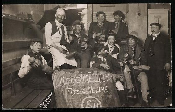 Cartoline postali: Foto-AK Weimar / Thüringen, Männer in  – Usato da Berlin venduto da bartko-reher