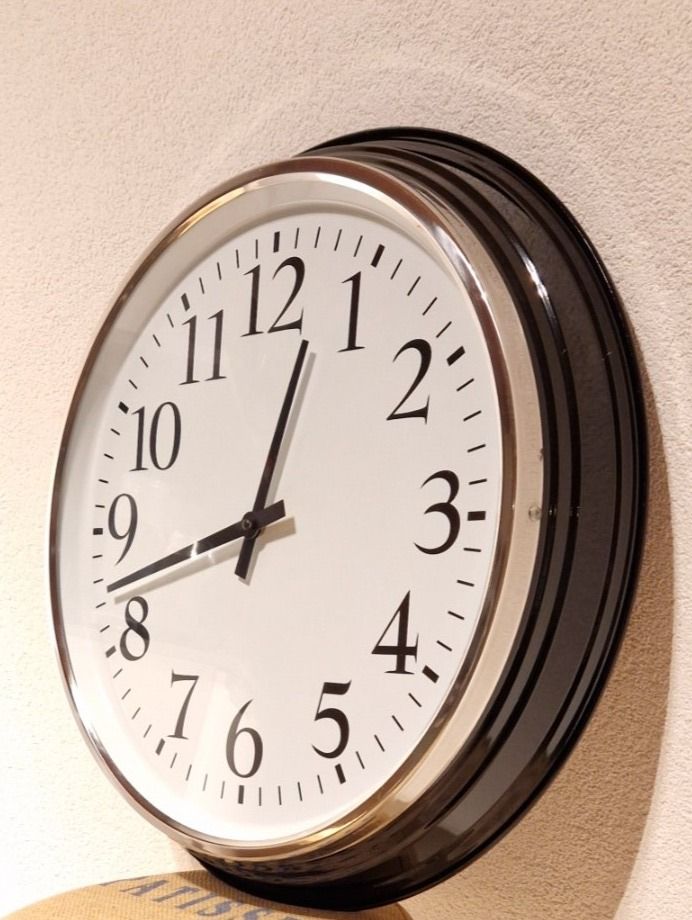 Uhren: Wanduhr Durchmesser 59cm. – Gebraucht aus Buus von Borki07 4