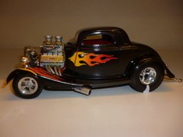 Ford 1934 3 Window "Monster-Dragster" 1:18 ERTL
