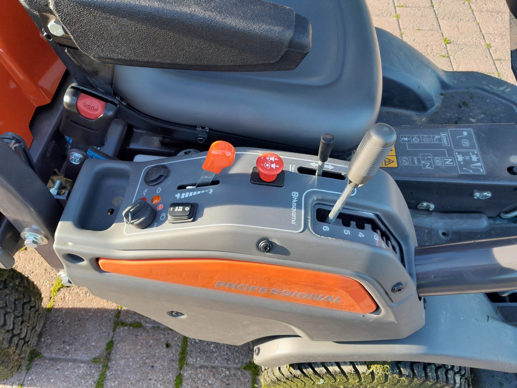 Husqvarna Tagliaerba: Husqvarna Rider P524EFI – Usato da Schmiedrued venduto da Bolligerracing 4