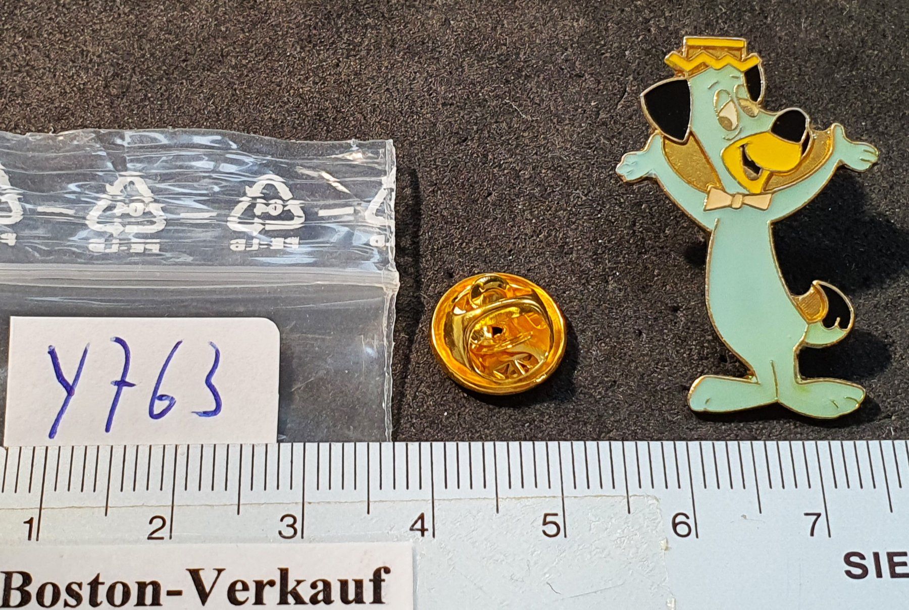 Placchette & Badge: Y763 - Pin Comic Huckleberry Hund – Usato da Reinach BL venduto da Boston-Verkauf 1