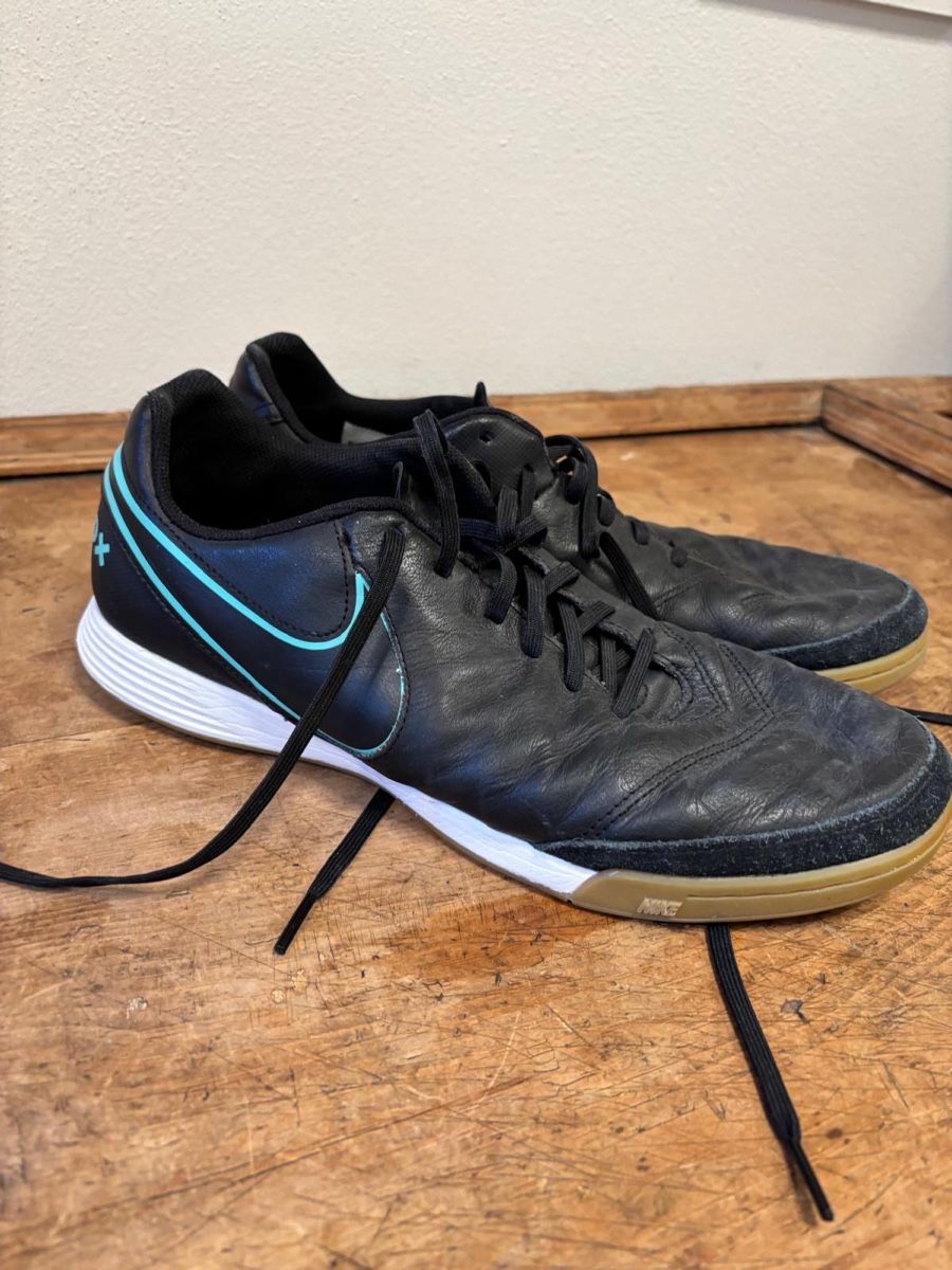 Nike Scarpe da uomo: Nike Tiempox Hallenturnschuhe 45 – Usato da Davos Frauenkirch venduto da p.lugnan
