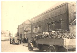 Fotografie Lastwagen transportiert Bausc