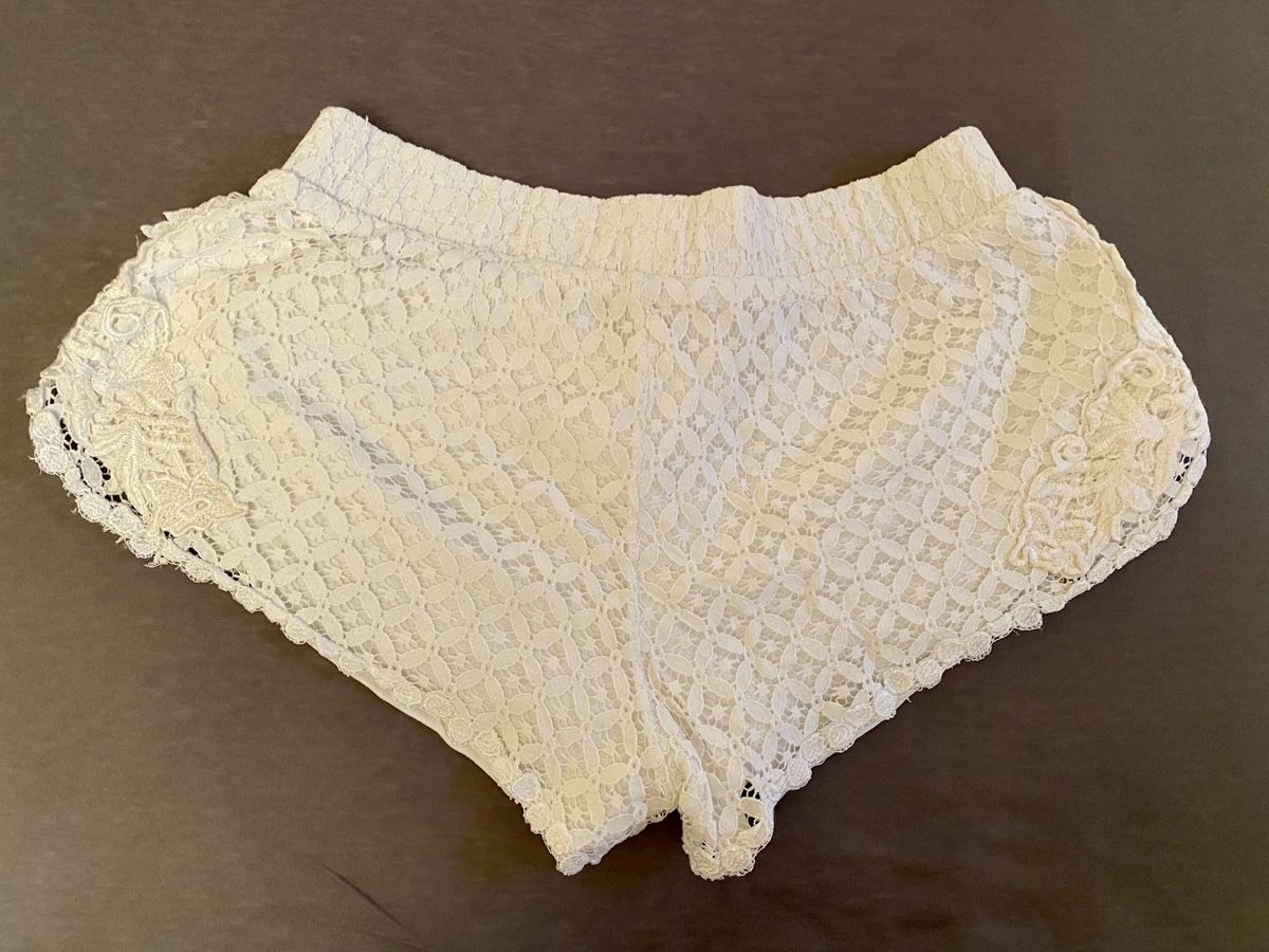 Pantaloni: SHORTS SPITZENSTOFF AUS BRASILIEN – Usato da Eglisau venduto da Lara0 1