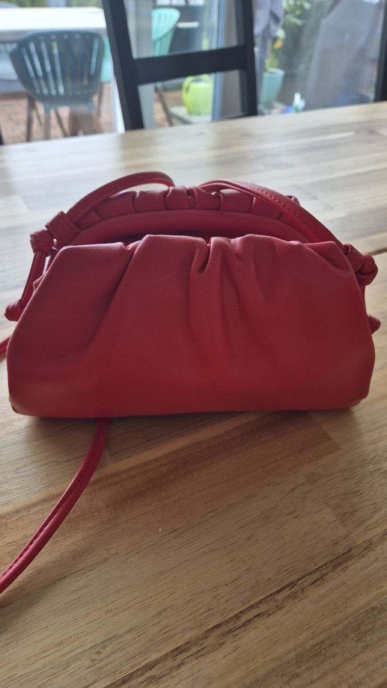 Borse da donna: Kleine rote Tasche – Usato da Romanshorn venduto da Eleony