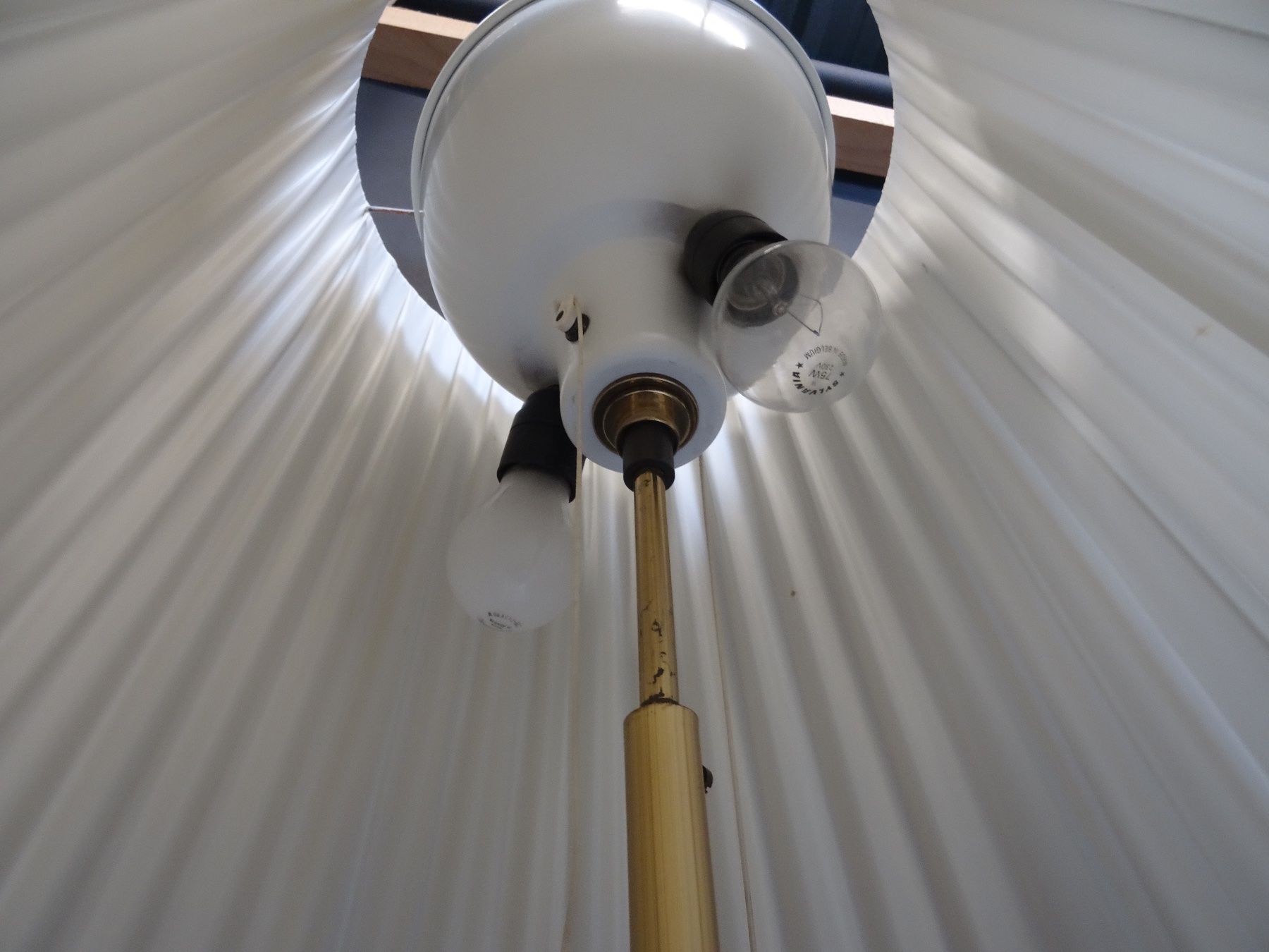 Lampade: STÄNDERLAMPE MIT MESSINGFUSS – Usato da Brügg BE venduto da fundus2 2