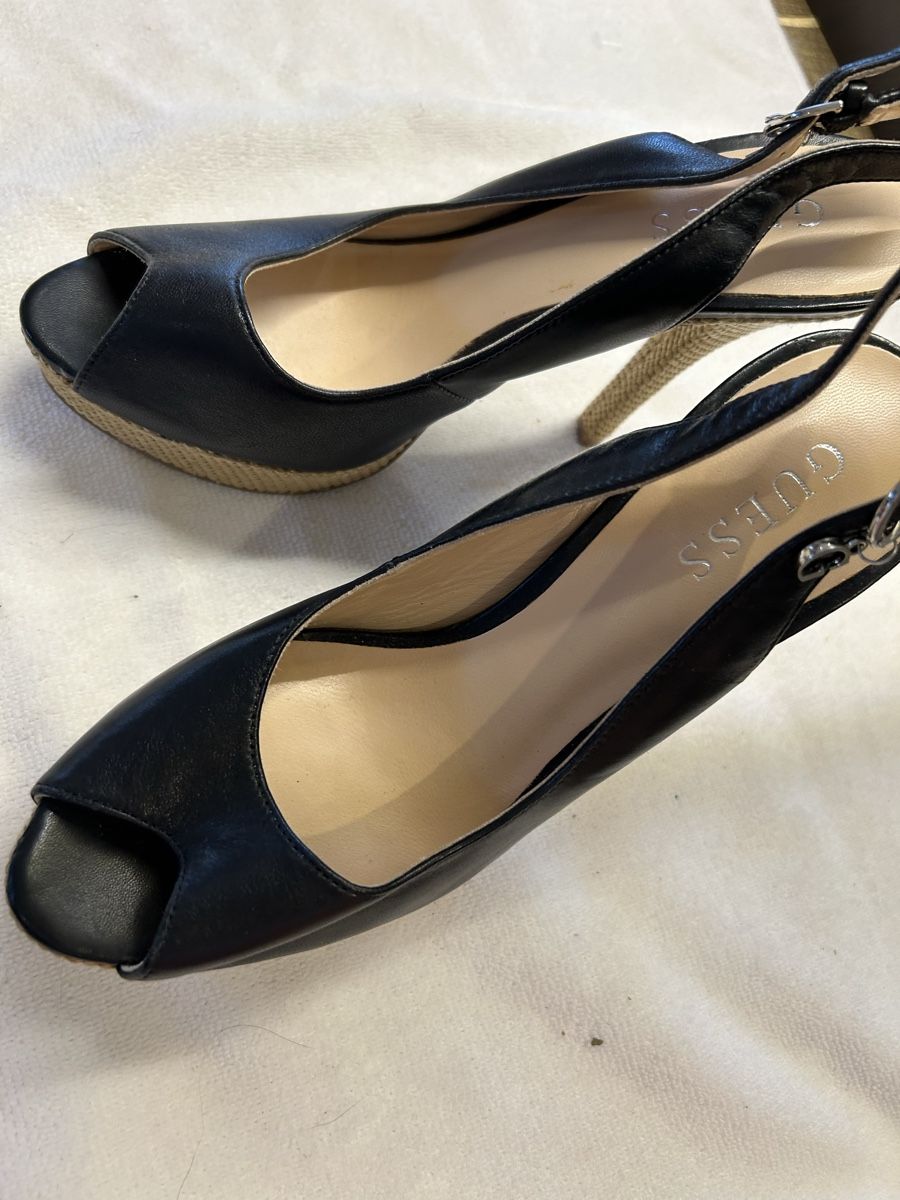Chaussures femmes: Guess Schuhe – D'occasion à Roggwil BE par Viking72 1
