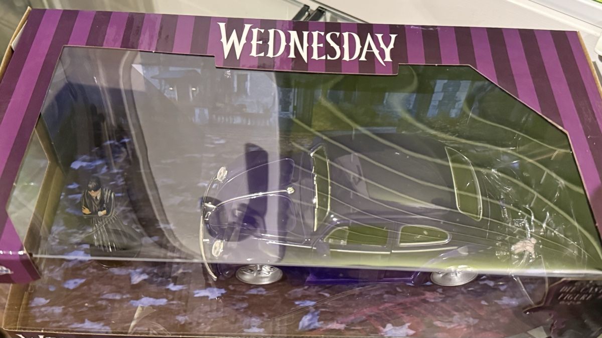 Volkswagen Modellini d'auto: Wednesday Addams VW Käfer , Neu – Nuovo e nell'imballaggio originale da Basel venduto da Zomeg 5