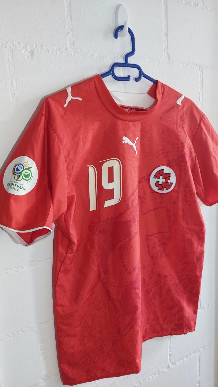 Schweizer Nati Canottiere & Pantaloni: Schweizer Nati Trikot 2006 BEHRAMI Gr M – Usato da Hedingen venduto da Turicun25 2