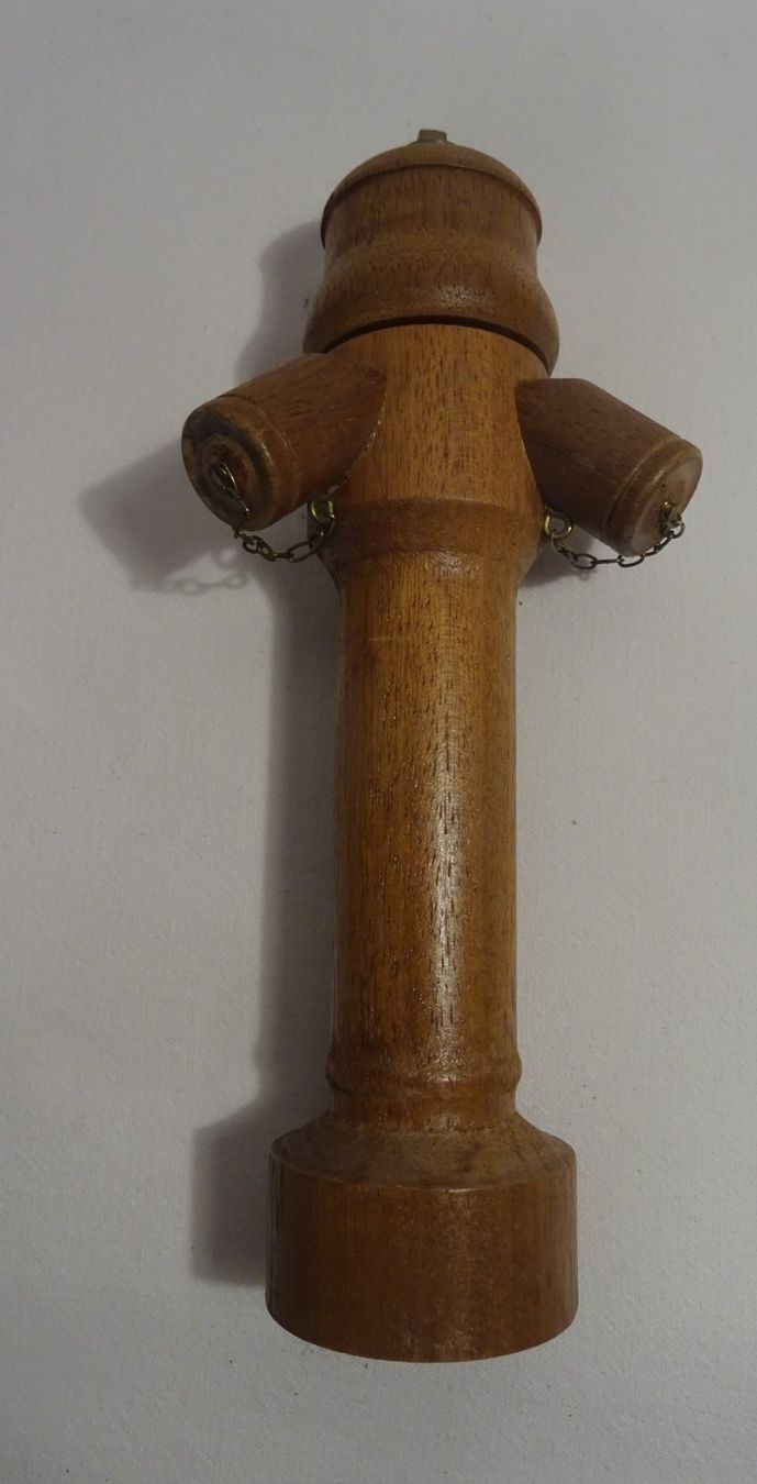 Küchengeräte: Holzmühle Hydrant Pfeffermühle Sonderegger -Mechanik – Gebraucht aus Zürich von Connie8 2