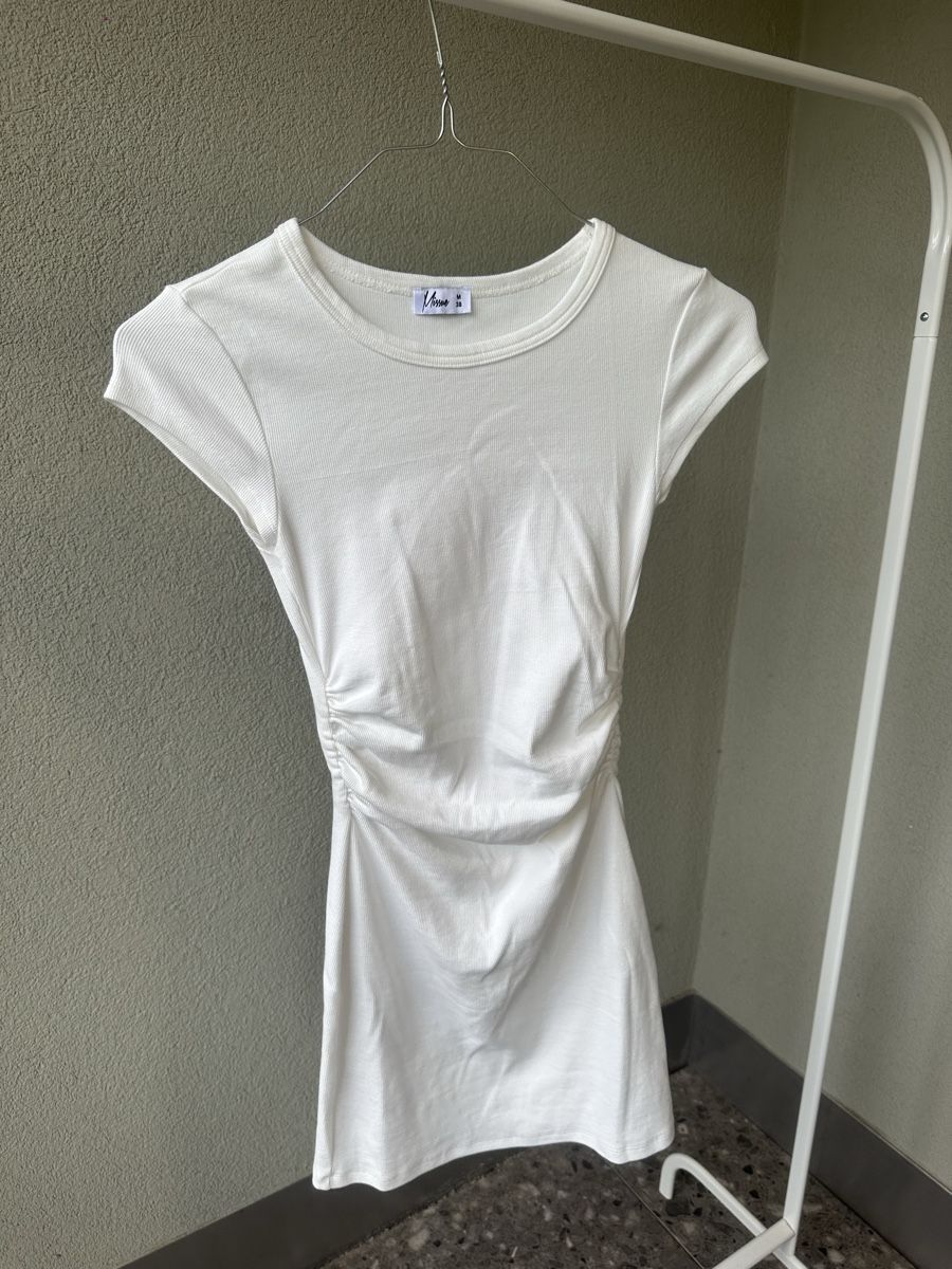 Kleider: Sehr schönes, weisses Kleid – Neu (gemäss Beschreibung) aus Volketswil von hal_65hj