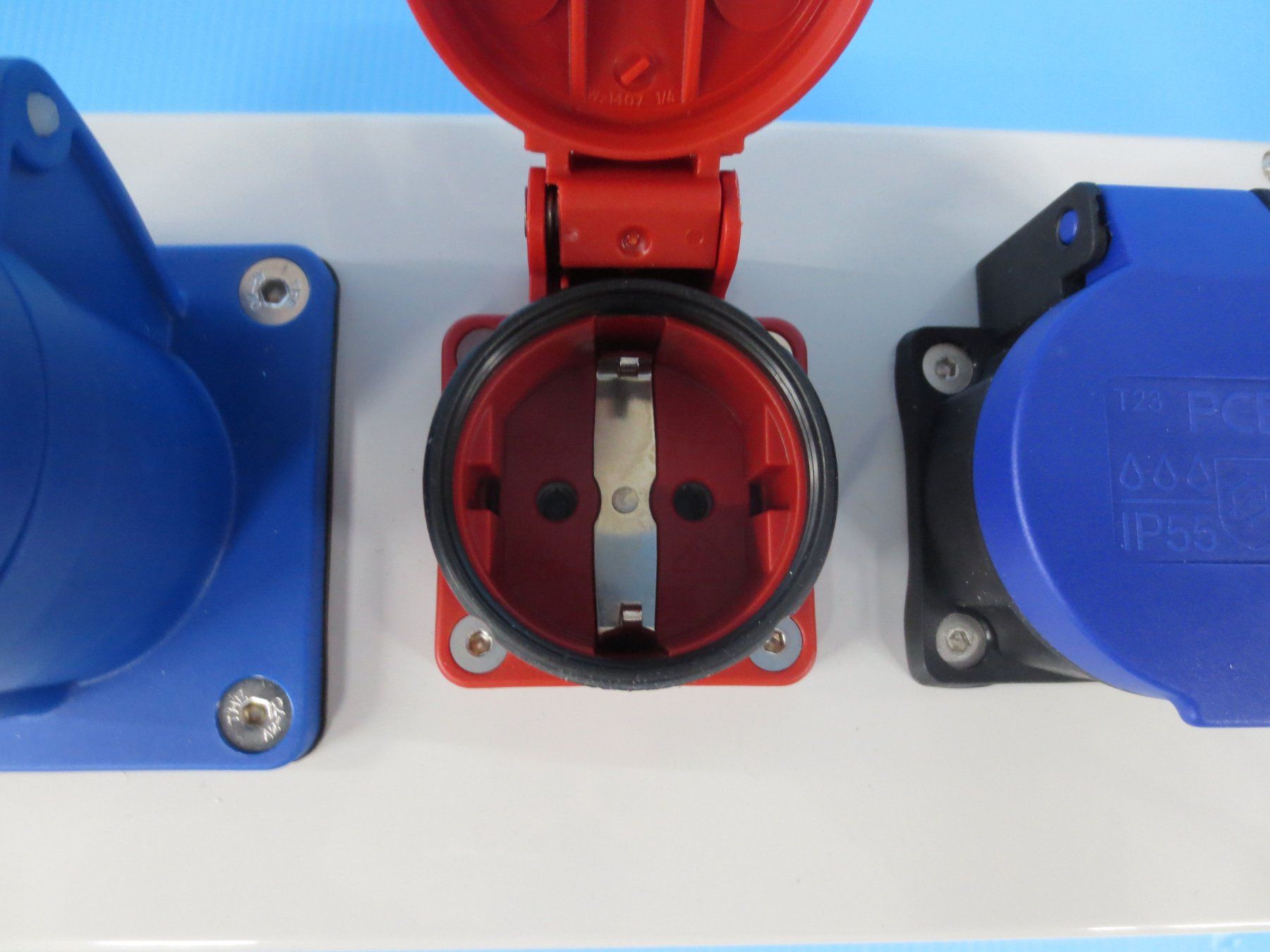 Stromzufuhr: 10m Stromverteiler CEE 16A + Steckdosen CEE 16A, T23, Schuko – Neu (gemäss Beschreibung) aus Sulz LU von Elektrofachverkauf 5