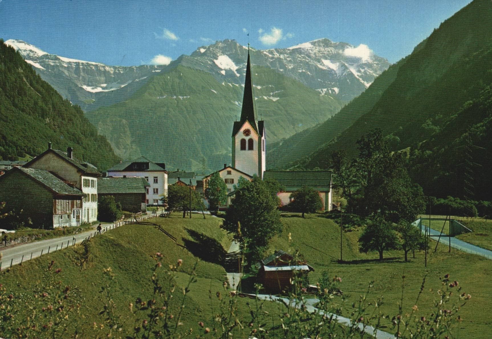 Cartoline postali: Alte Ansichtskarte Matt, Kanton Graubünden, Sernftal 1982 – Usato da Luzern venduto da Kartenansicht