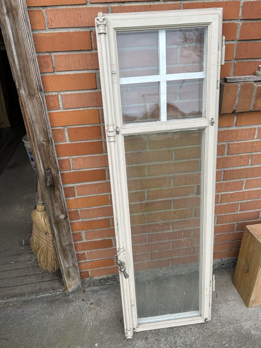 Fenster: Im Angebot ein rustikaler Fenster Flügel  – Gebraucht aus Gwatt (Thun) von ate_6ng8 2