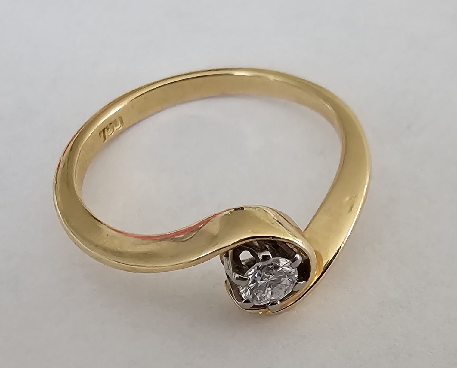 Ringe: Goldring mit Brillant 750, 18k – Gebraucht aus Grosshöchstetten von Chaotik-Reptil 1