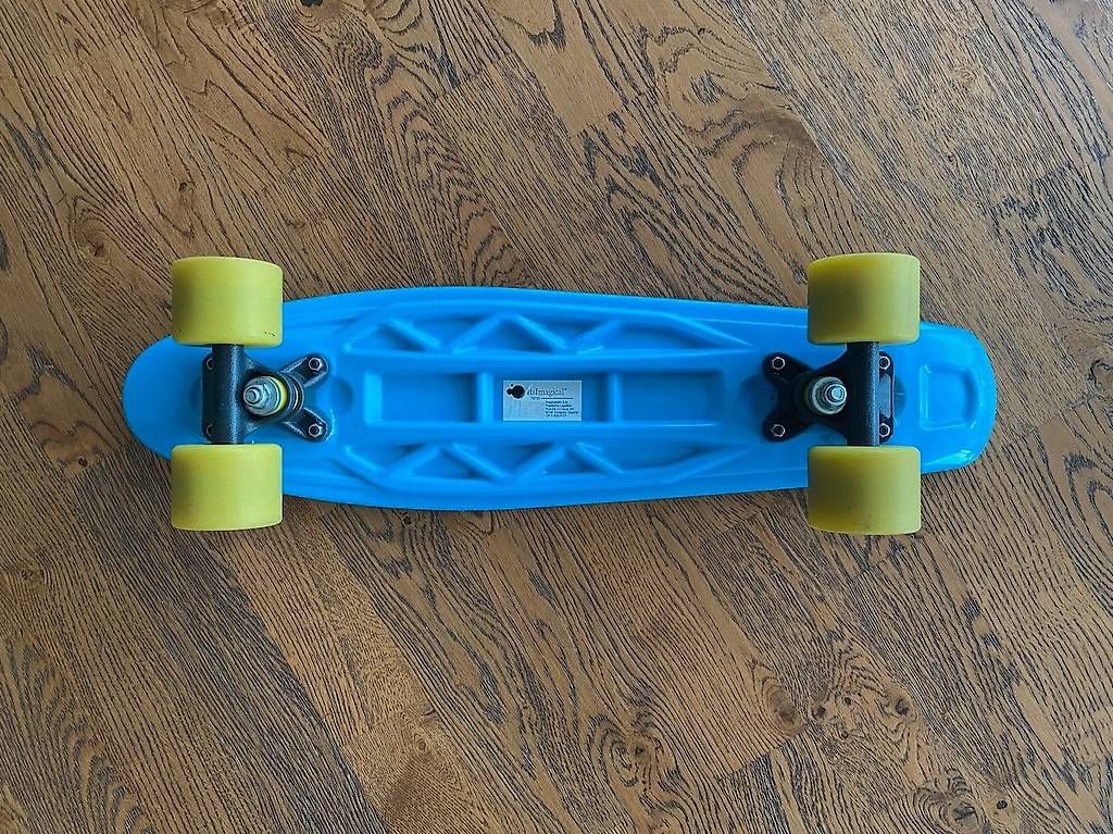 Skateboards: Planche à roulettes bleues pour enfants – Usato da Petit-Lancy venduto da dav_655t 2