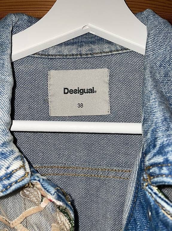 Giacche: Desigual Jeansjacke – Usato da Nunningen venduto da el_vcv9 1