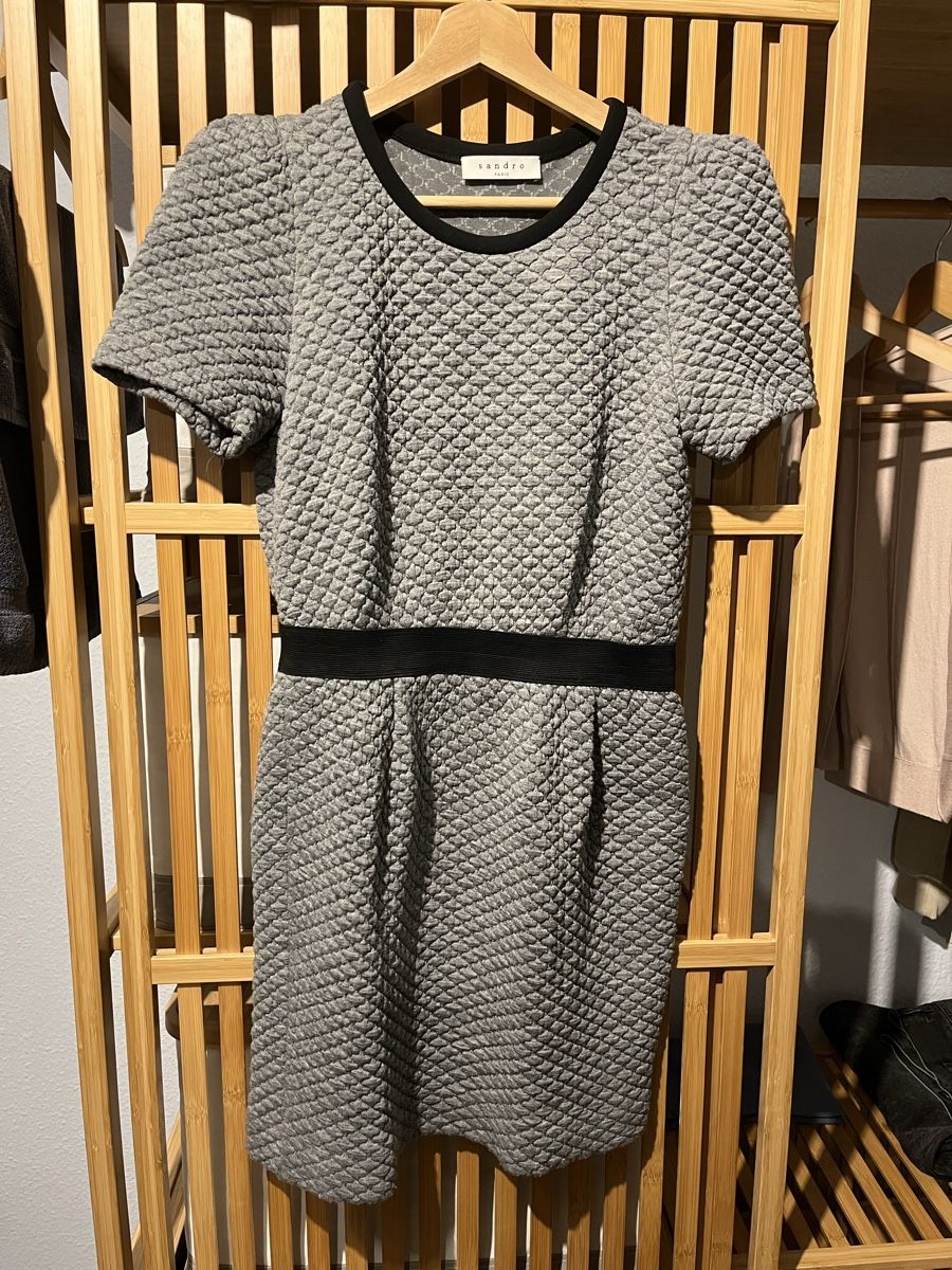 Sandro Vestiti: Elegantes Kleid Sandro Gr. S – Nuovo (secondo la descrizione) da Winterthur venduto da ale_2z22