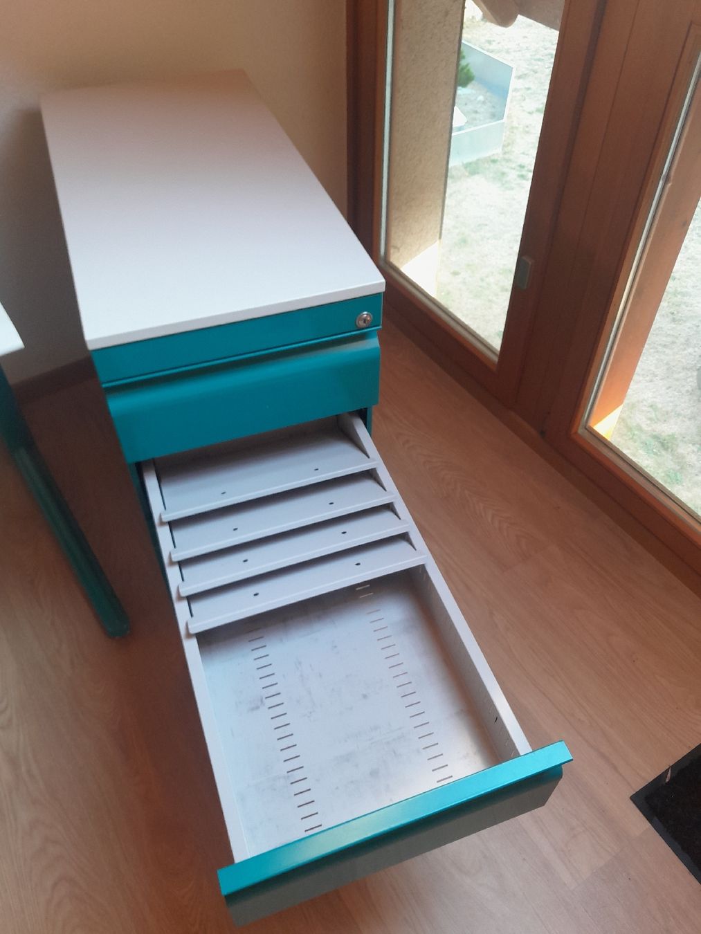Bureaux: Schreibtisch mit Korpus – D'occasion à Inkwil par seebilick 5