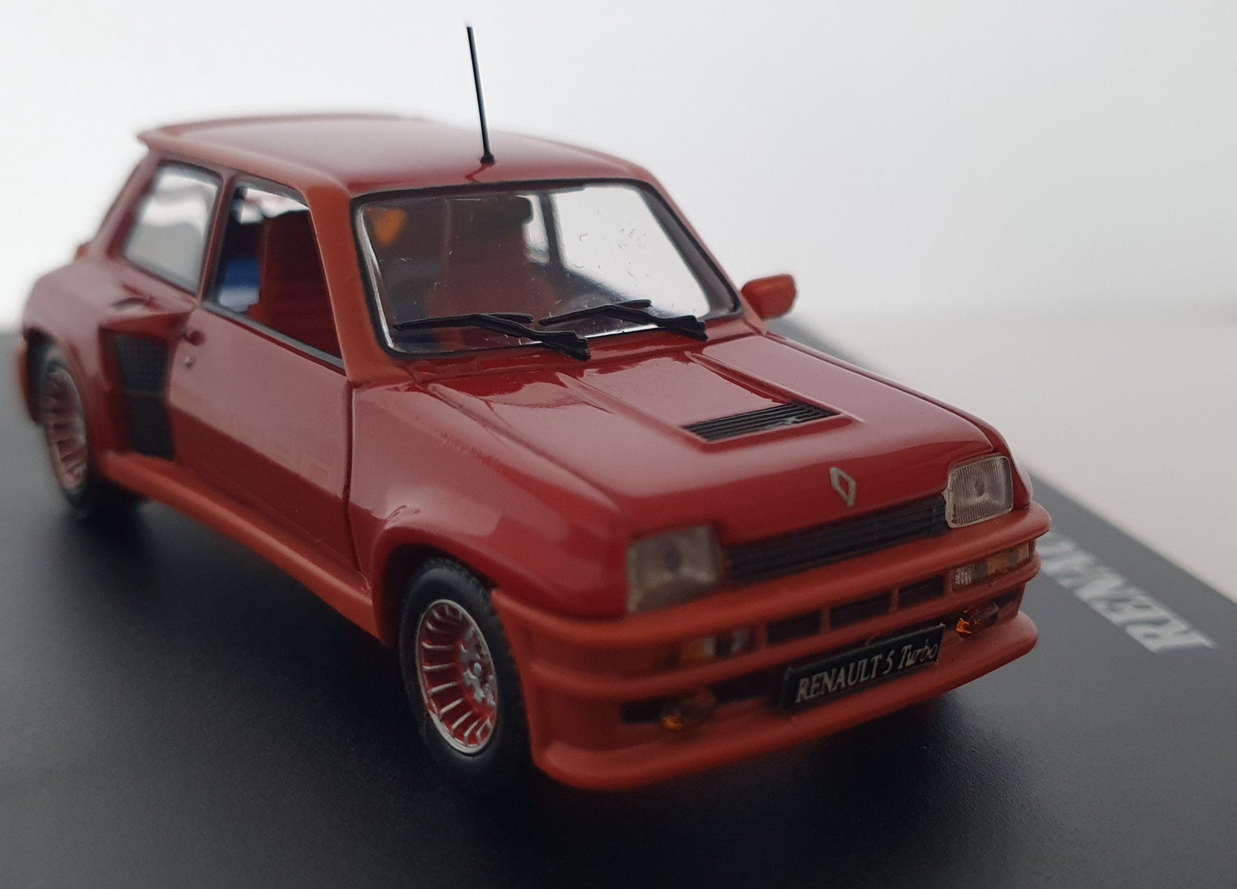 Renault Voitures modèles: Renault 5 Turbo 1/43 Universal Hobbies – D'occasion à St-Barthélemy VD par titeuf5 3