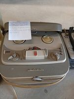 Magnétophone
Non testé. Bel objet vintage / à restaurer.