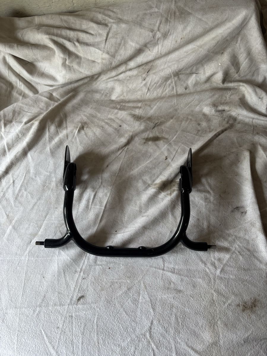 Harley-Davidson Tutti i ricambio per moto: Harley Davidson Kenzeichen u Blinkerverlegung Halter – Usato da Schötz venduto da Harley35 1
