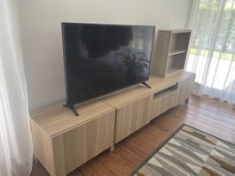 Modernes TV-Board Set in heller Eichenoptik – Viel Stauraum