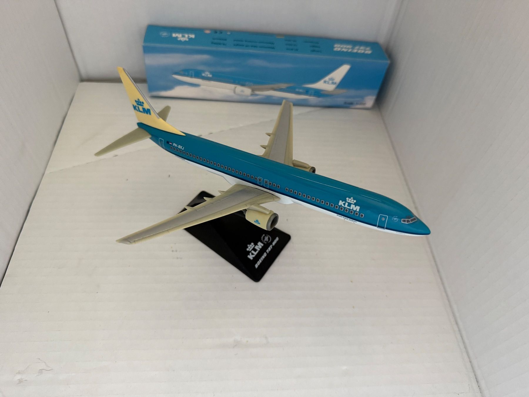 Boeing Kit di modellismo & Modellini statici: KLM Boeing 737-800 Modell 1:200 – Usato da Rorbas venduto da tun_m7fz 2