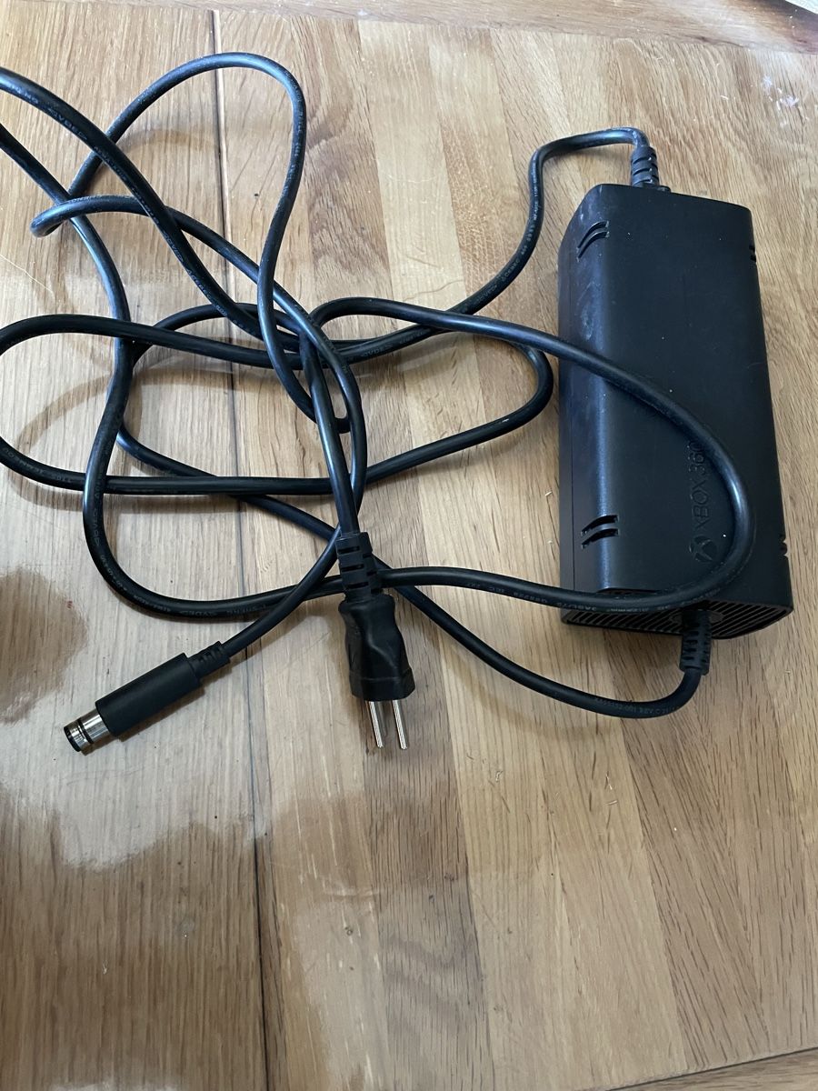 Microsoft Adattatori & Cavi: Bloc d’alimentation pour XBOX 360 – Usato da Martigny-Croix venduto da jen_t9fp 2