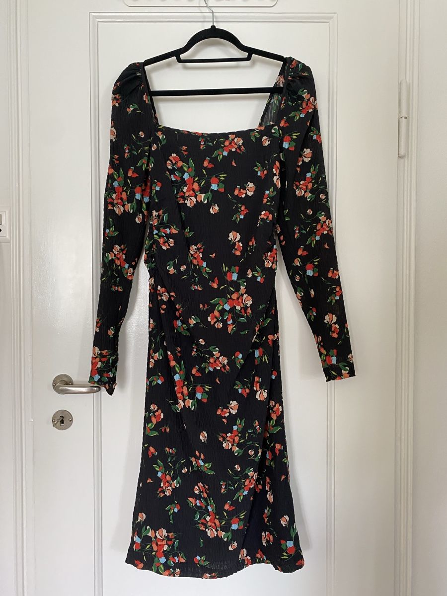Vestiti: Black Floral Dress – Nuovo (secondo la descrizione) da Zürich venduto da afe_q5ck