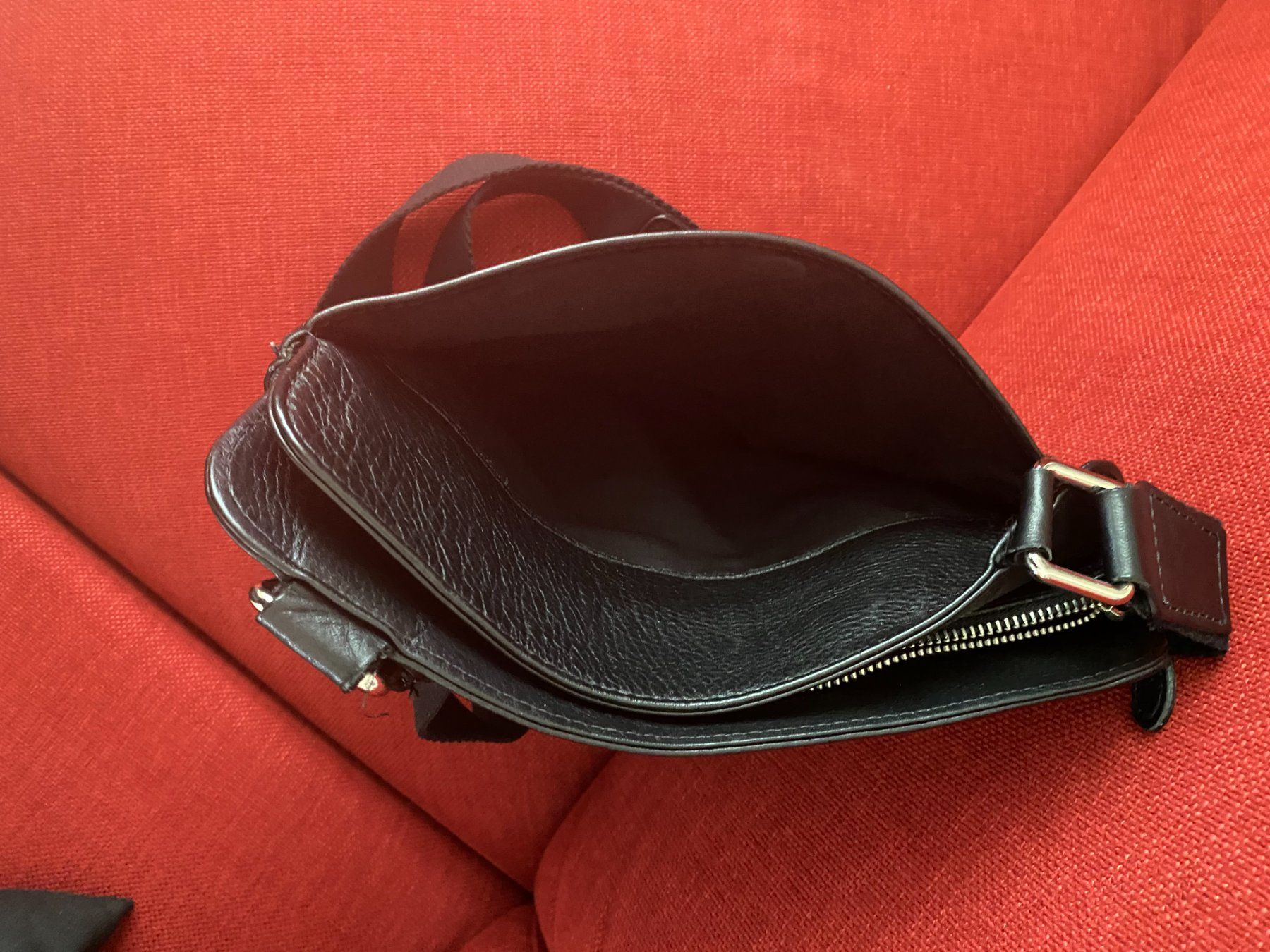 Bruno Banani Borse da donna: Schultertasche - Leder - 1 Innen- + 2 Aussenfächer mit Reis- – Usato da Niederrohrdorf venduto da park5 4