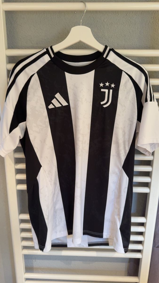 Leibchen & Hosen: Juventus Turin 2024/2025 Gr. L – Gebraucht aus Wolhusen von xx.jxanik