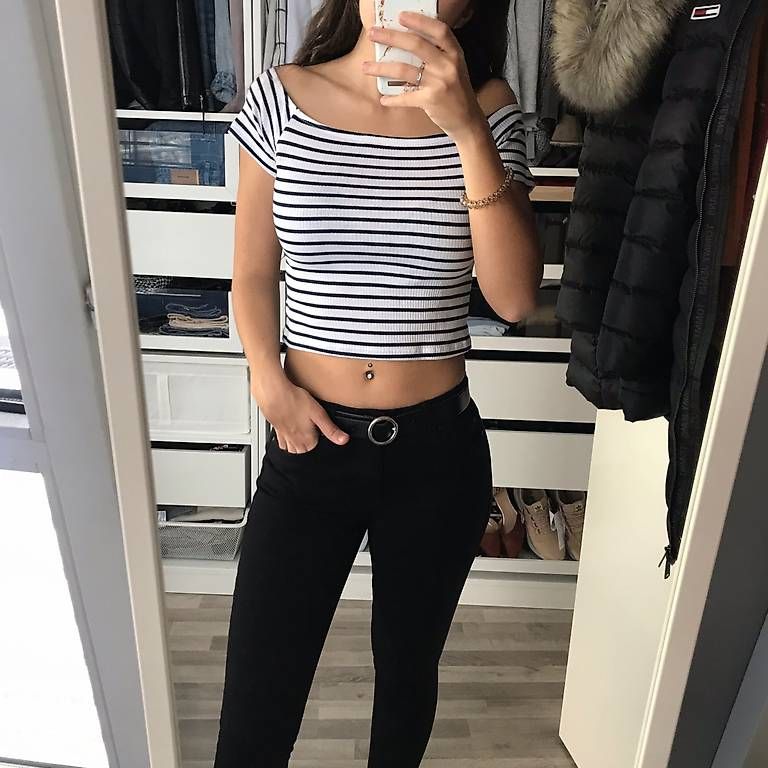 T-shirt: H&M Cropped Shirt – Usato da Hochdorf venduto da Franciscochico 1