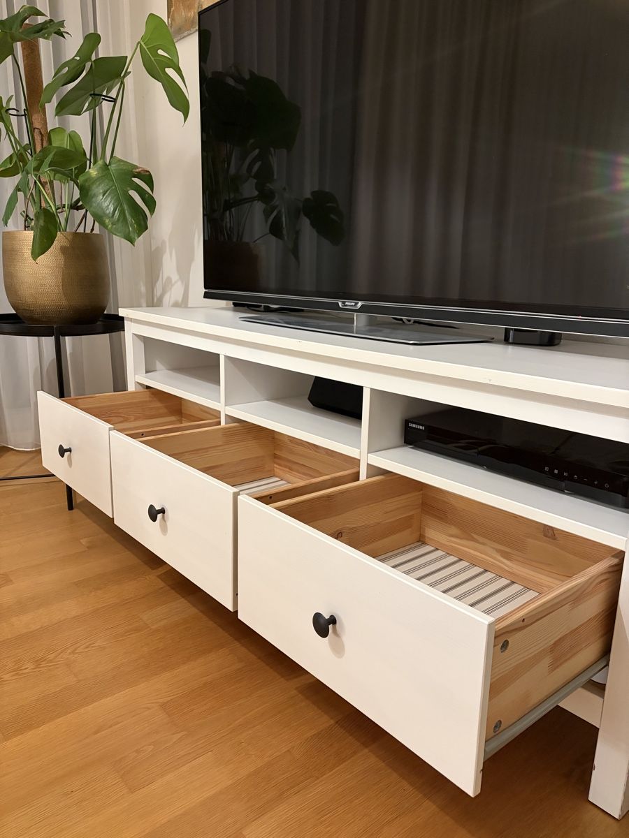 Ikea TV Möbel: TV Möbel inkl. TV Philips – Gebraucht aus Mettmenstetten von F.vieira 2