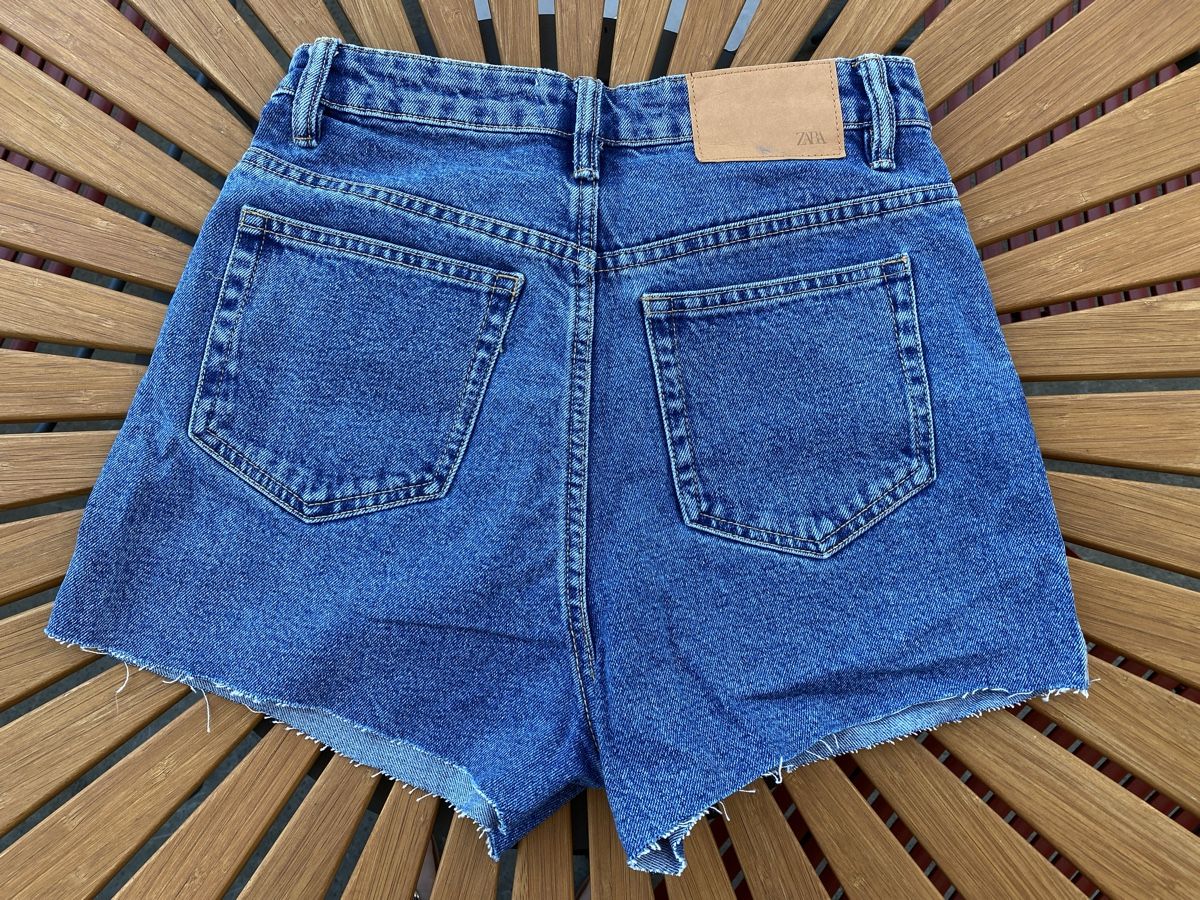 Zara Pantaloni: Shorts jeans Zara - neuf - taille 34 – Nuovo (secondo la descrizione) da Genève venduto da swissjojo 1