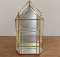 Kleine Glasvitrine Haus-Optik mit goldenen Kanten