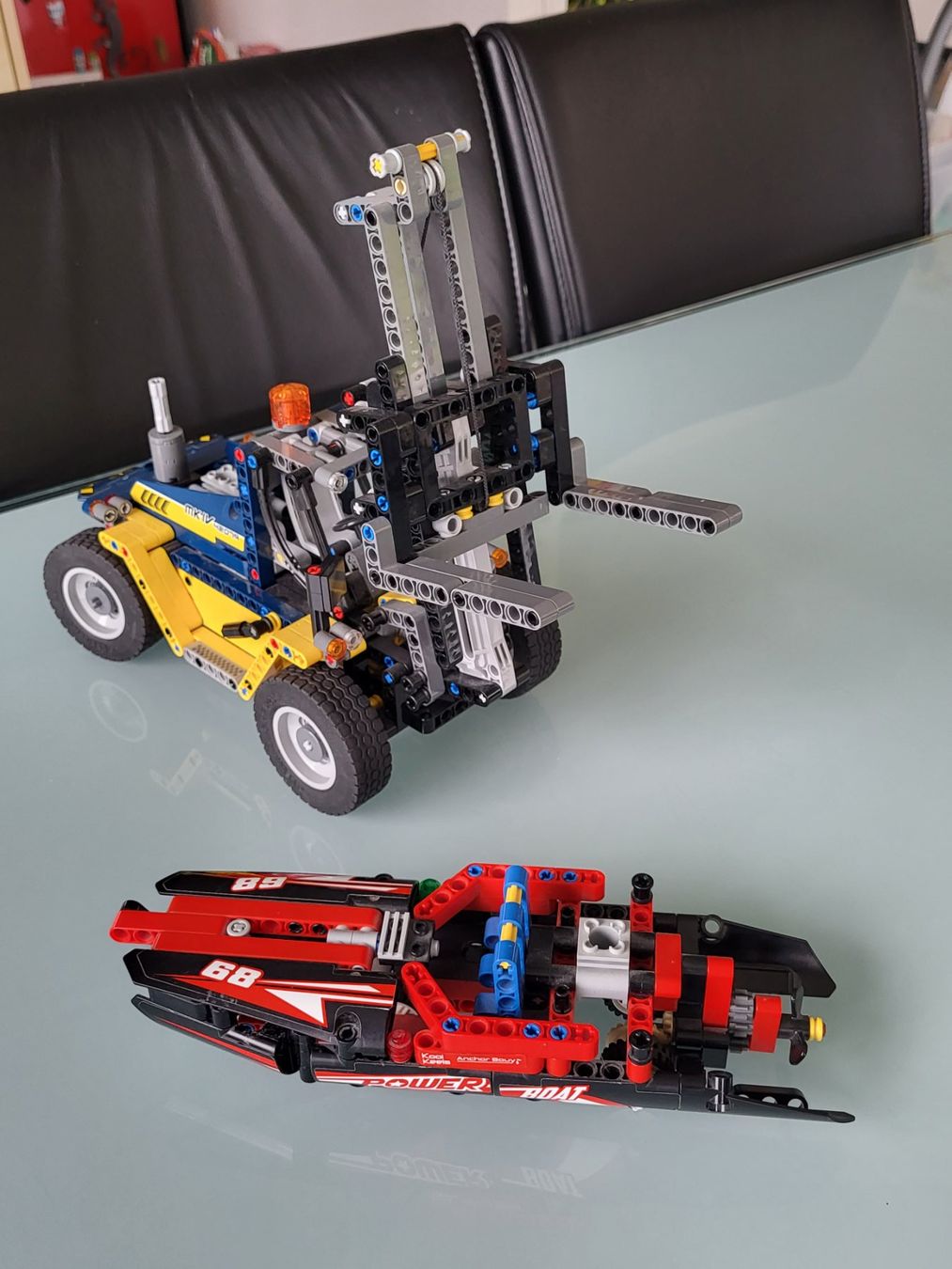 Lego Jouets: Lego Technic Gabelstapler & Schnellboot – D'occasion à Oberburg par sensetal 1
