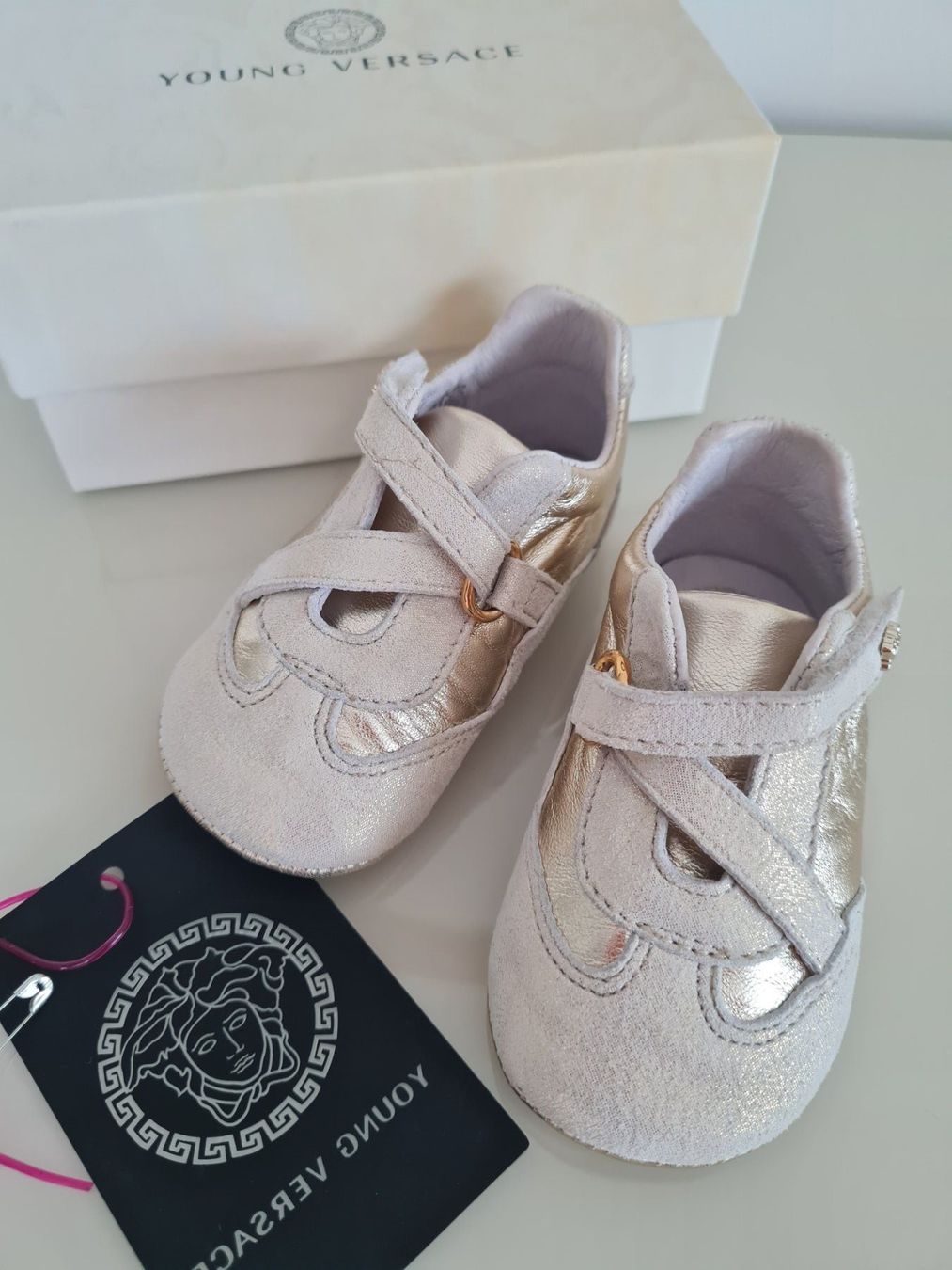 Versace Scarpe per ragazzi: YOUNG VERSACE BABY SCHUHCHEN GR:18 – Nuovo (secondo la descrizione) da Steg im Tösstal venduto da goldlionfree 1