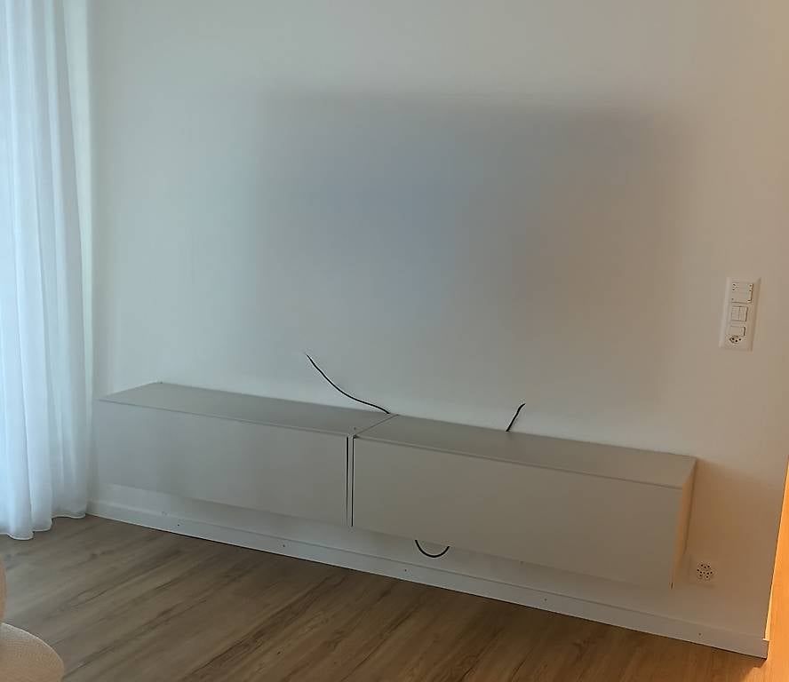 Meubles TV: Moderne TV-Kommode / Lowboard in Weiss  Schwebendes Design – D'occasion à Basel par eme_q77f