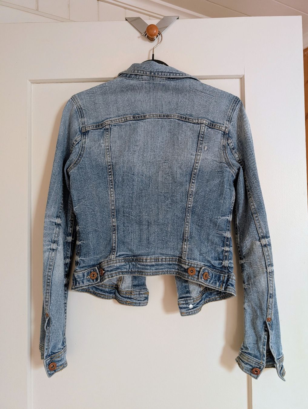 Giacche: Schöne kurze Jeansjacke tailliert – Usato da Brunnen venduto da bahari02 2