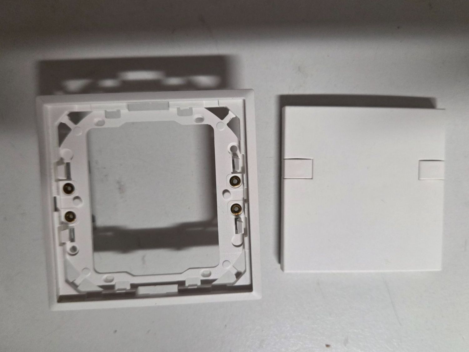 Feller Interruttori: Feller KNX Taster Frontplatte siehe Bild – Usato da Zürich venduto da eymen20