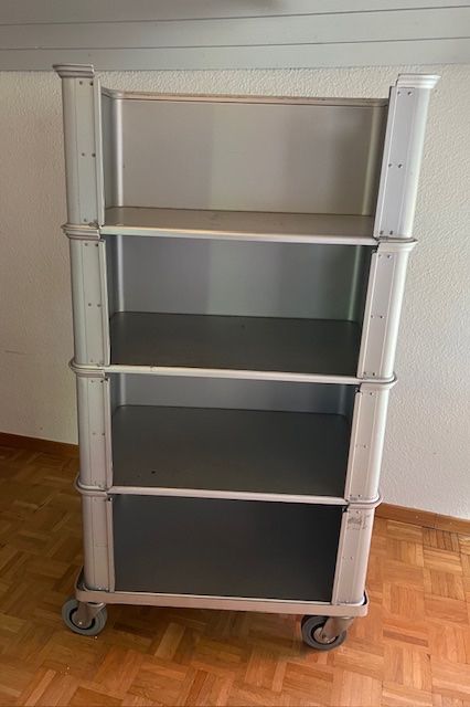 Casse di trasporto: EDAK Aluminium Boxen auf Rollgestell / Kleidermöbel – Usato da Zürich venduto da polarex