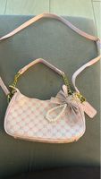 Charmante Handtasche in Rosa mit Perlenanhänger & Schleife