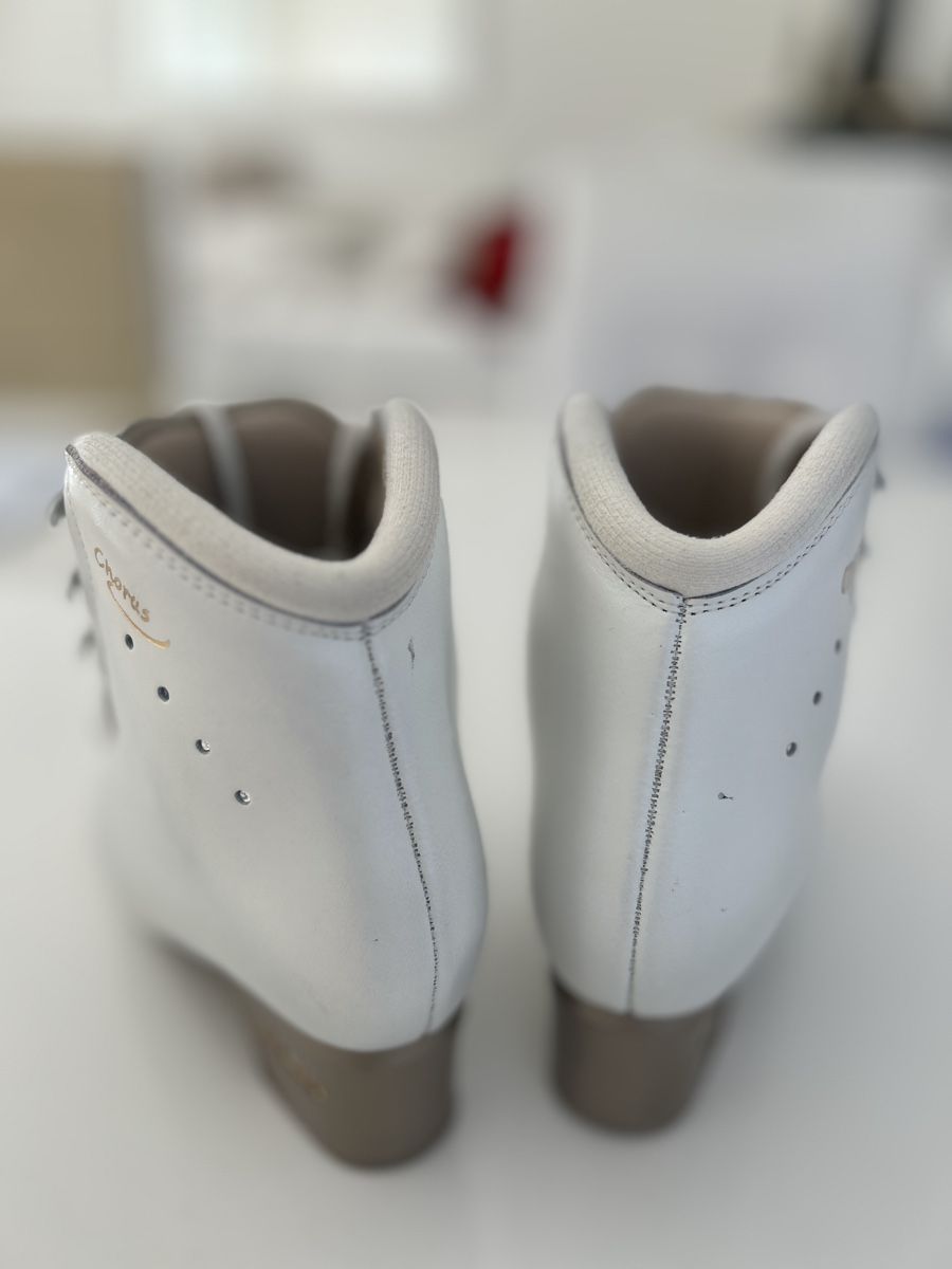 Edea Pattini da ghiaccio: Edea Chorus Eiskunstlaufschuhe , Grösse 240B, Schlittschuhe – Usato da Würenlos venduto da Grischa31 6