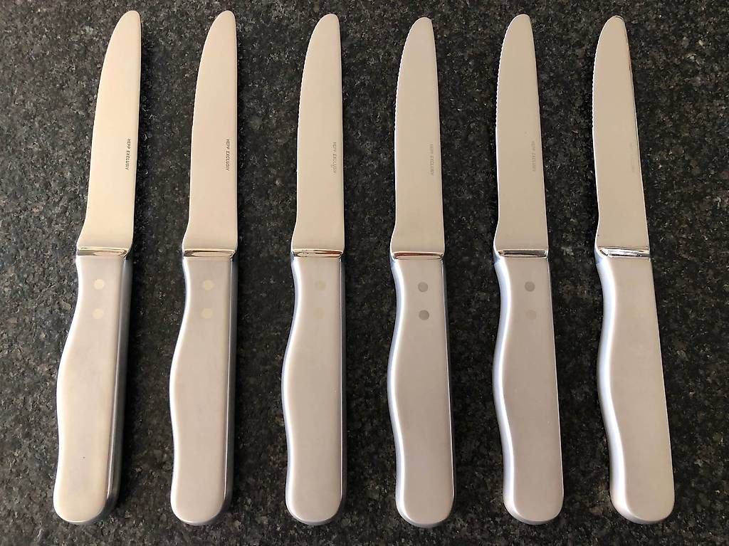 Coltelli: Elegants couteaux à steak – Usato da Montreux venduto da Gilles.Charlet